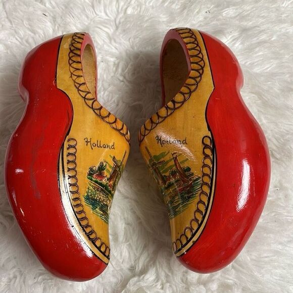 Wooden Holland Handcarved Shoes Home Decor Red and Tan Windmills READ - Picture 10 of 10